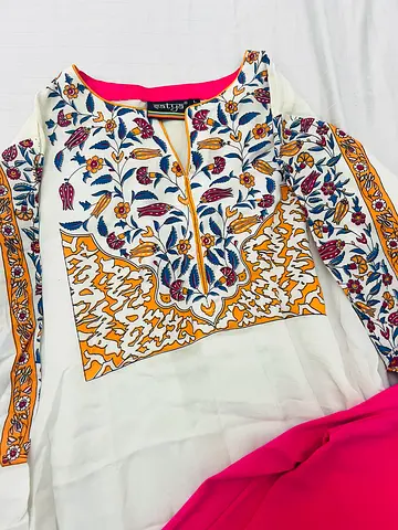 Ladies dresses Pakistani (take all for 30 aed) size medium to large