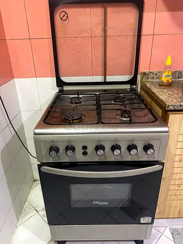 Stainless Steel DeLonghi 4-Burner Gas Stove with Oven - Good Working Condition