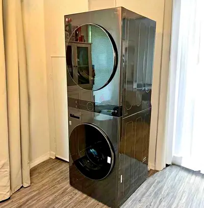 Lg washing machine 12kg wash 10kg dry latest modle neat and clean good condition