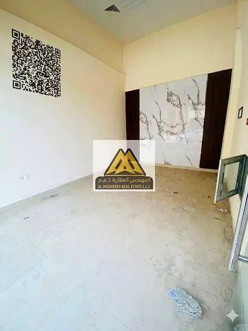 محل تجاري يصلح لجميع المجالات | مساحة واسعة وسعر تنافسي | موقع حيوي مناسب لكافة النشاطات في الكورنيش