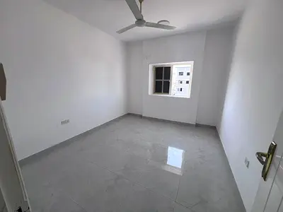 غرفة وصالة بالروضة (خلف ليالي بيروت)، مساحة كبيرة، تكييف جديد، 27 ألف/4 دفعات.