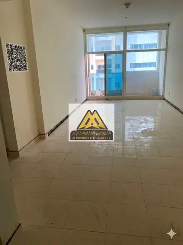 تتميز الشقة بمساحة جيدة وتصميم عملي، حيث تتكون من غرفتين نوم ماستر بالكامل، مما يوفر أعلى درجات الخصوصية والراحة،