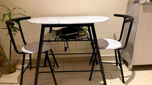 🚨 URGENT SALE ! 🚨 Danube Dining Table