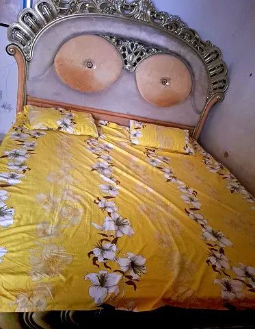 King size Bed @free mattress