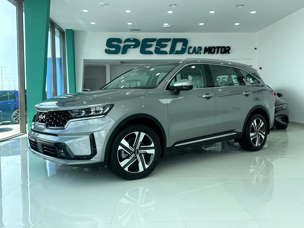 Kia Sorento 2023 — photo 1 of 20