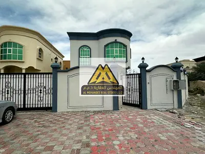 للإيجار فيلا في الروضة 3-  5 غرف نوم كبيرة  صالة  مجلس  حوش واسع  فيلا زاوية (كورنر)  كهرباء مواطن- منطقة حيوية وقريبة من جميع الخدمات