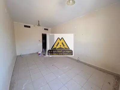 شقة واسعة غرفتين وصالة للإيجار بجوار حديقة الراشدية