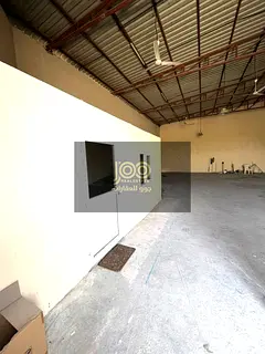 Available for all commercial and industrial activities. Office located inside the warehouse. Electri