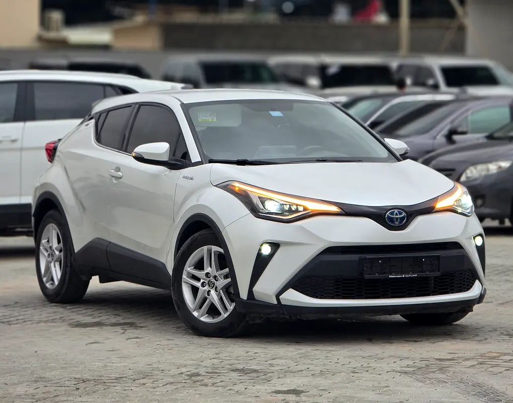 Toyota C-HR 2022 — photo 1 of 13