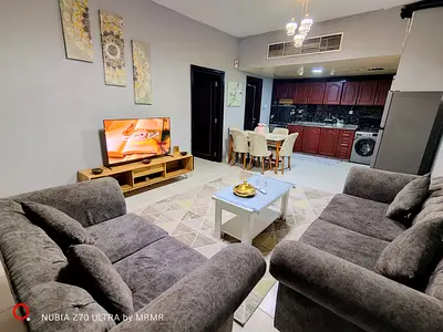 🏠 للإيجار: شقة غرفة وصالة – التوليب | إطلالة بحر مباشرة 🌊