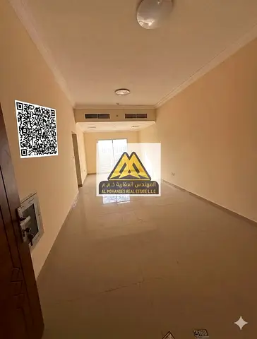 تتميز الشقة بتصميم واسع ومريح، حيث تتكون من غرفتين ماستر وصالة كبيرة، بالإضافة إلى ثلاث حمامات بتوزيع عملي يوفر راحة وخصوصية لجميع أفراد الأسرة.