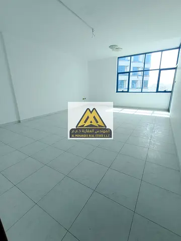 شقة 3 غرف وصالة للإيجار السنوي في أبراج الفالكون الراشدية 2 عجمان بإطلالة مدينة، 3 حمامات، 2 بلكونة، دور علوي مع باركينج