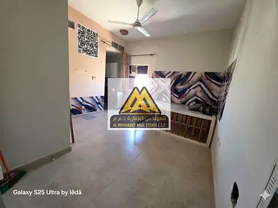 يتميز الاستوديو بمساحة واسعة تعطي راحة في المعيشة مع تصميم ذكي يوفر فصلًا جزئيًا للمطبخ لخصوصية أفضل، بالإضافة إلى تكييف مركزي يضمن أجواء مريحة
