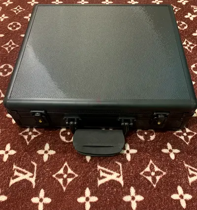 Aluminum Carrying Case with 18 Padded Watch Cushions - Travel Storage