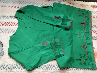 Green embroidered long sleeve tunic - size medium