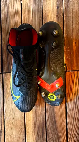 Nike Firm Ground Football Boots — Size 41, Great Condition, used few times