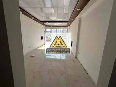 فرصة ممتازة لاستئجار محل تجاري في منطقة الحميدية بعجمان، يقع مباشرة على شارع الجامعة في موقع حيوي واستراتيجي