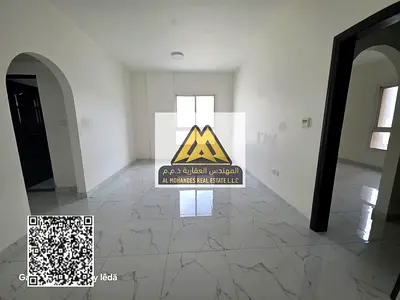 شقة للإيجار السنوي في الراشدية – شارع الميناء عجمان، بموقع حيوي مميز وإطلالة مباشرة على ميناء عجمان، مناسبة للسكن العائلي وتتميز بمساحات واسعة