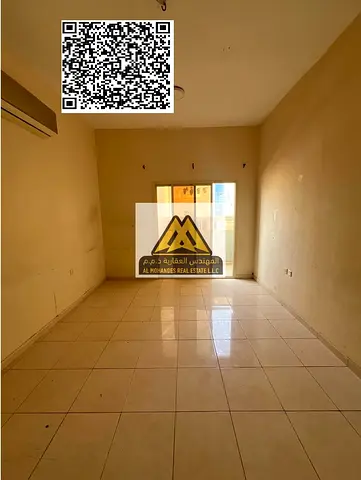 It features a spacious and practical design, in addition to a balcony and a closed kitchen, with a prime location close to all services, making it a s