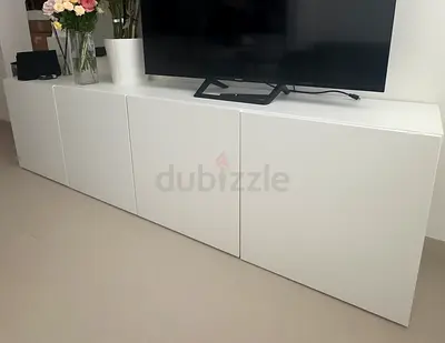 Shelf unit with door