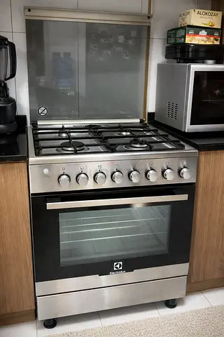 Electrolux Gas Cooker 4 Burner + Oven ! Excellent Working Condition!