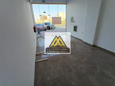 فرصة تجارية مميزة للإيجار في قلب منطقة الجرف الصناعية