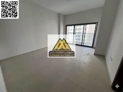 لإيجار السنوي شقة غرفة وصالة في منطقة العامرة – عجمان، تتميز بمساحة كبيرة وإطلالة مفتوحة وموقع جيد قريب من الخدمات.