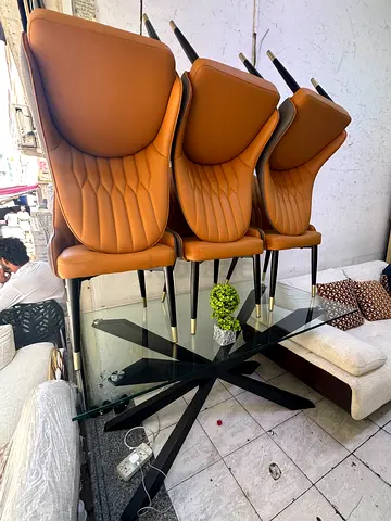 Second hand glass Dinning Table for sale with 6 chairs