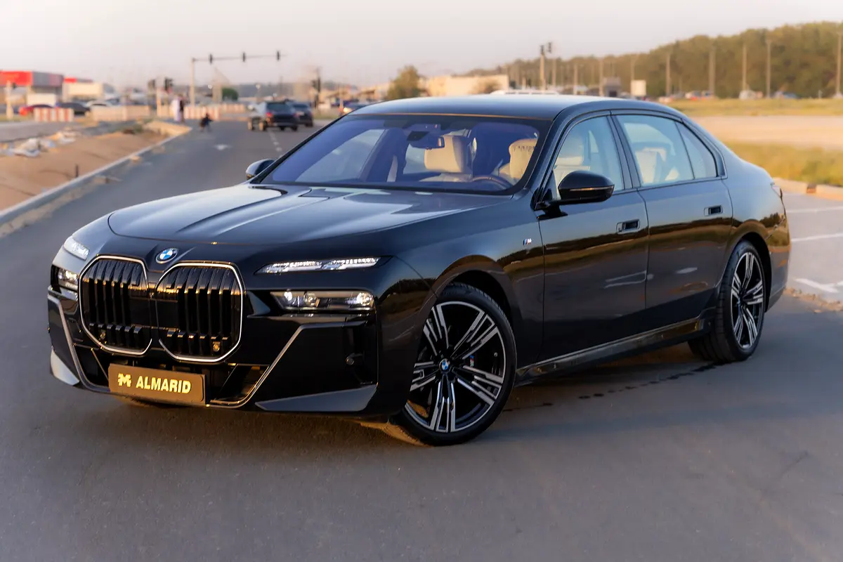 BMW 7-Series 2026 — photo 1 of 18