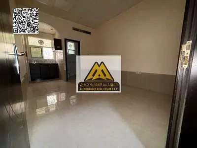 استوديو واسع طابق أرضي للإيجار السنوي في الجرف 2 عجمان قريب من الجامعة والشارع الرئيسي بموقع مميز