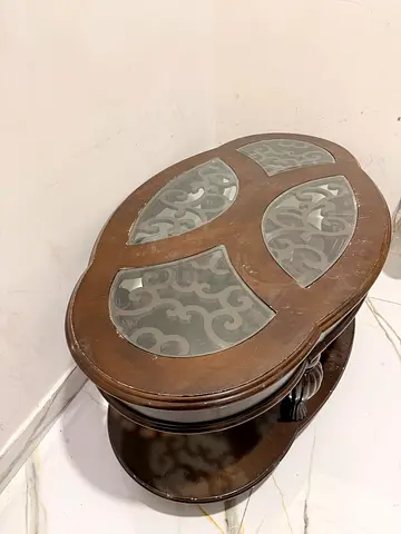 Elegant Wooden Coffee Table with Glass Top – Good Condition