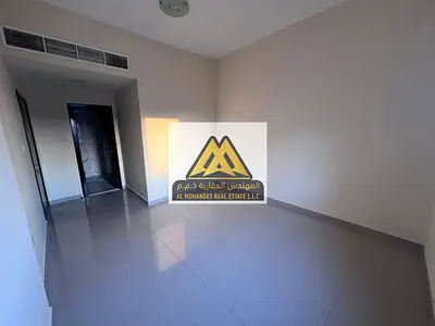بسعر ممتاز جدا و مناسب للجميع مع صيانه مجانا ع المالك تشطيبات ممتازه جدا موقع متميز