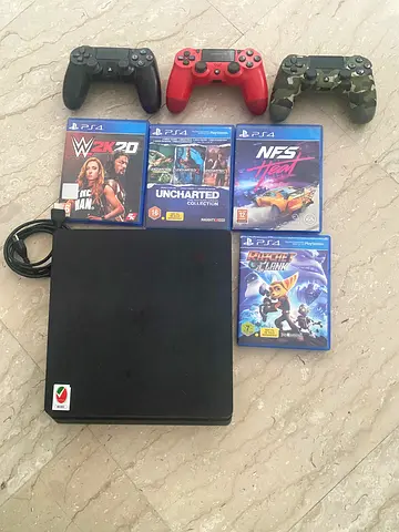 Used PS4 Slim with 3 Controllers + 4 Games (perfect condition no faults)