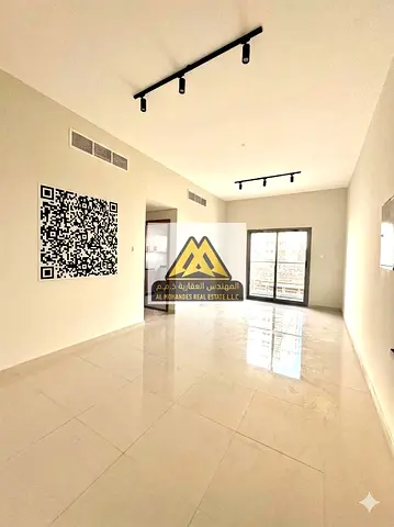 فرصة مميزة للسكن في شقة جديدة كليًا (أول ساكن) بمساحة كبيرة جدًا وتشطيب راقي داخل منطقة النعيمية 1، واحدة من أكثر المناطق حيوية في عجمان،
