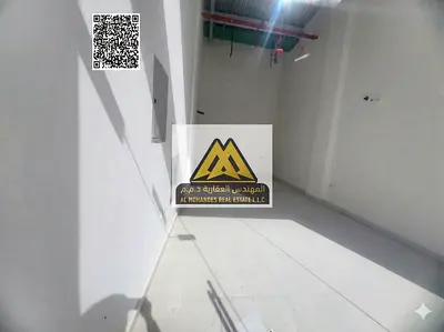 The shops are new and suitable for various uses such as restaurants, cafes, salons, offices and different services, with easy access to main roads.