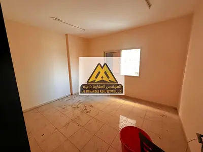 شقة للإيجار في النعيمية عجمان، 3 غرف، غرفة ماستر، 3 حمام، بلكونة، تكييف مركزي، موقع مميز مقابل مدرسة وقريب من الخدمات وسهل الوصول لدبي والشارقة