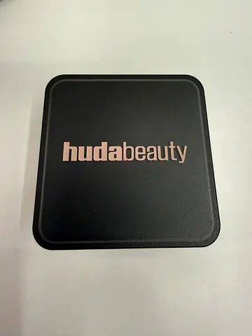 Powder by Huda Beauty