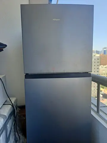 Compact Hisense Top-Freezer Refrigerator - in Working Condition