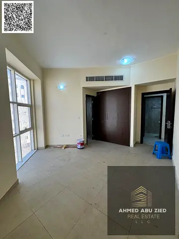 افخم واشيك غرفه وصاله خزائن حائط 2حمام بلكونه اطلاله مفتوحه تكييف مركزي تشطيبات  ممتازه موقع جدا بجوار جميع الخدمات سهل الوصول لدبي والشارقه