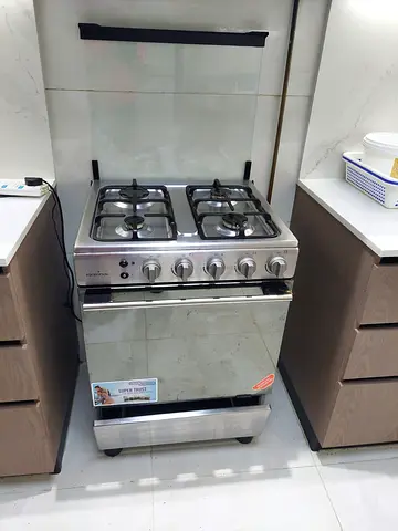 Gas cooker and oven