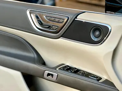 صورة 10 لـ 2019 Lincoln CONTINENTAL