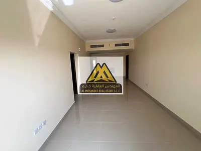 شقة غرفة وصالة للإيجار السنوي – الجرف 3، عجمان | أول ساكن | غرفة ماستر | 2 حمام | بلكونة | تكييف مركزي | خلف السوق الصيني