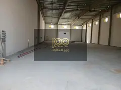 Available for annual rent in Umm Al Quwain, a warehouse area of ​​7500 Electricity 70 kw Price 3