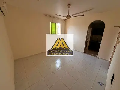 At an excellent price, suitable for everyone, with free maintenance from the owner. Excellent location, family building.