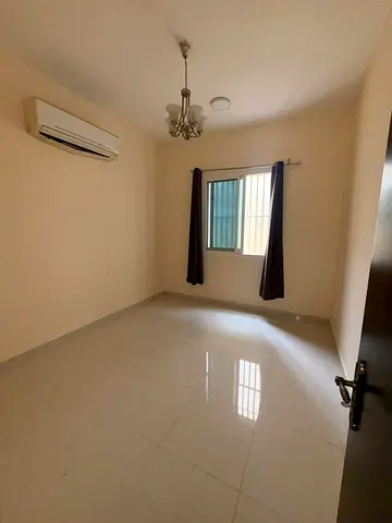 فرصة للإيجار في المويهات 1 – شقة غرفة وصالة بمساحات واسعة وبناية حديثة