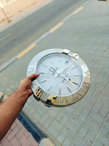 Wall clock omega