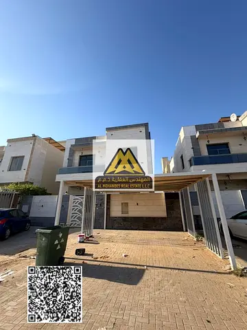 A unique opportunity to live in a spacious villa with a practical design and an excellent location on an asphalt road, in a quiet area close to all am