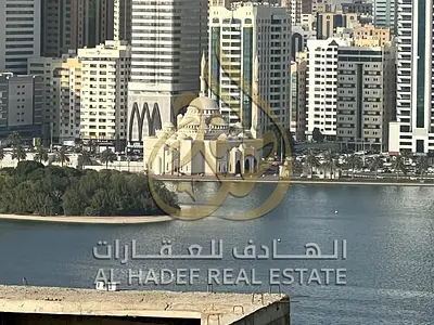 غرفة وصالة سمارت هوم بإطلالة ساحرة ومباشرة على البحر في قلب المجاز 3 بخدمات فاخرة وجيم ومسبح وباركن مجاني وشهر إضافي مجاناً