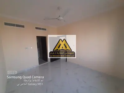 شقة واسعة ومتميزة للإيجار السنوي تقع في واحدة من أرقى المناطق السكنية في الجرف 3. تتميز الشقة بتصميم عصري وتوزيع مثالي للمساحات لضمان أعلى مستويات اعل