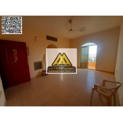 تتميز بموقع حيوي على شارع رئيسي يسهل الوصول منه إلى الشارقة ودبي، بالإضافة إلى قربها من سوق المبارك وجميع الخدمات